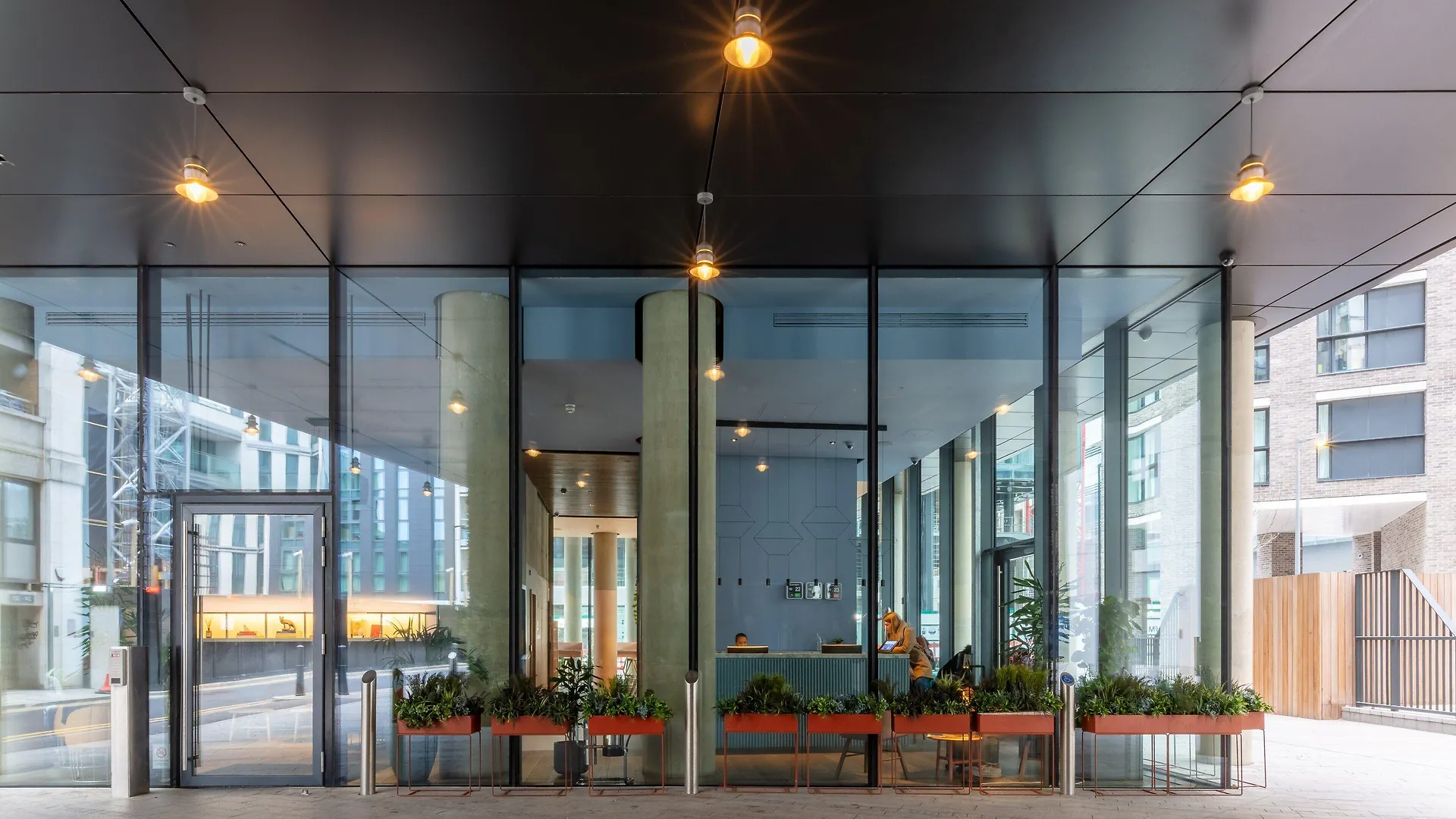 4 Romantic Hotels in Tower Hamlets Worth Booking
