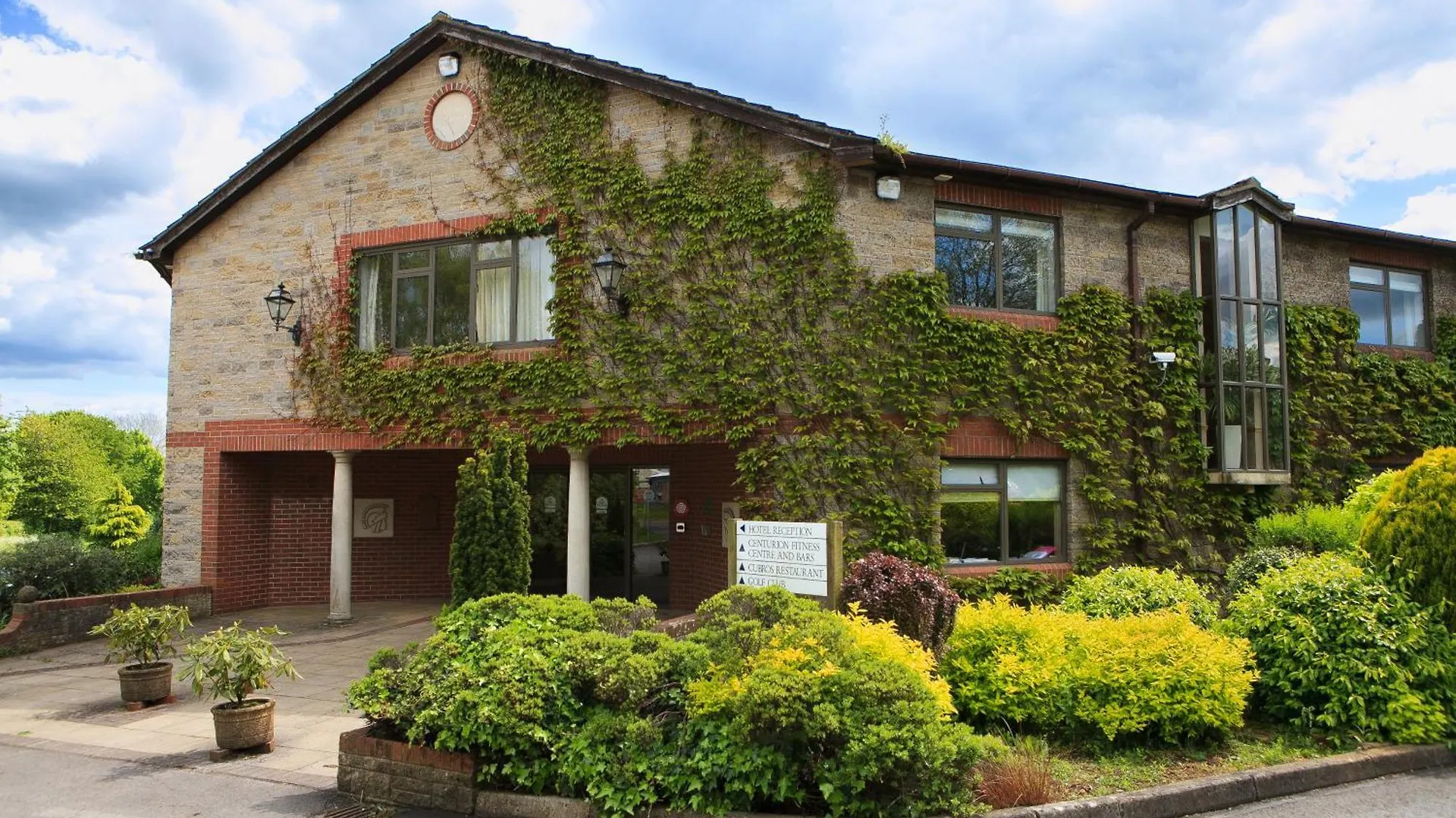 Where to Stay Near St Andrews Church: 4 Hotels for Couples