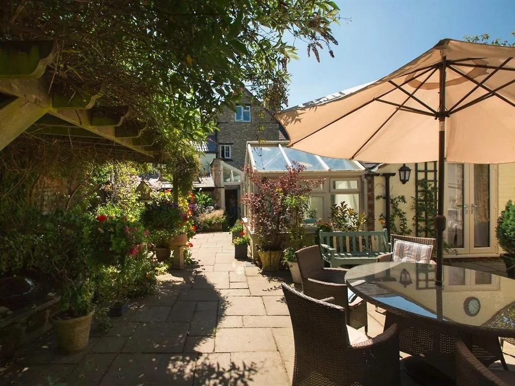 5 Couples Hotels Near Magicland Worth Booking in Cirencester