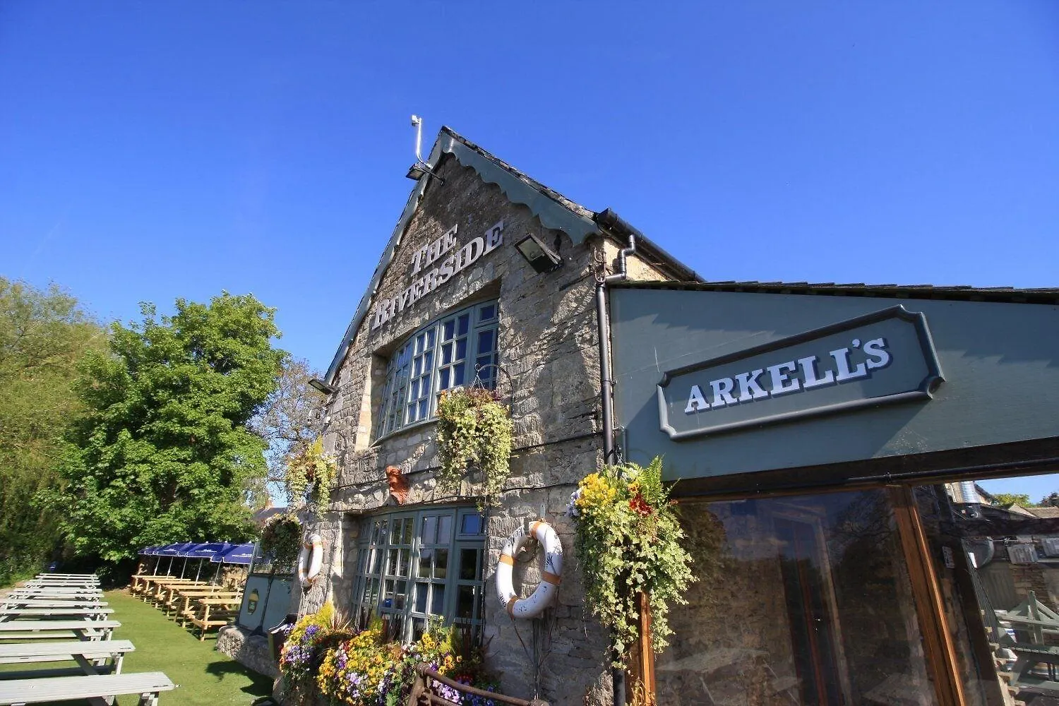 8 Family-Friendly Hotels in Gloucestershire That Deliver