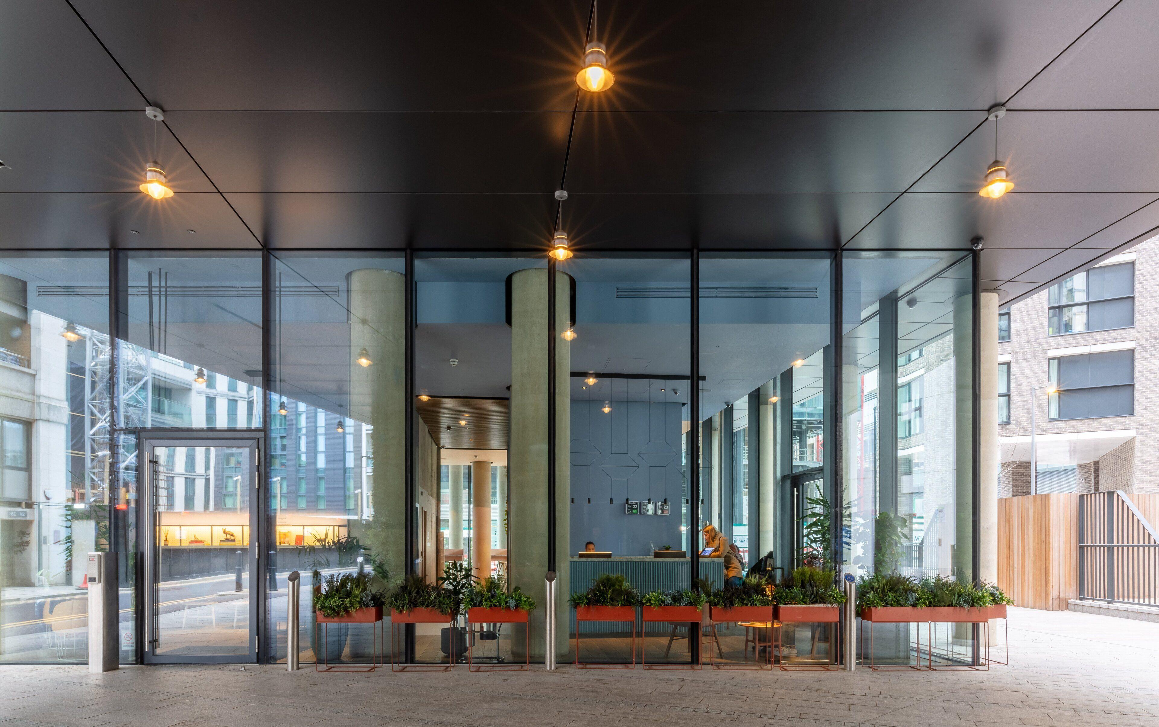 4 Romantic Hotels in Tower Hamlets Worth Booking