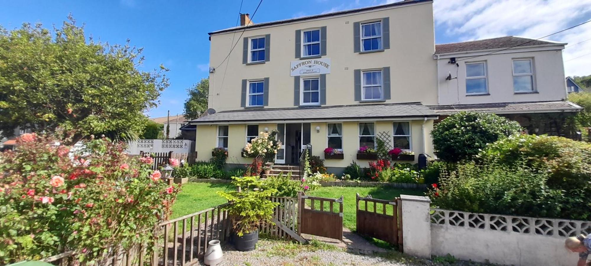 Staying Near Arlington Court: 8 Central Hotels Compared